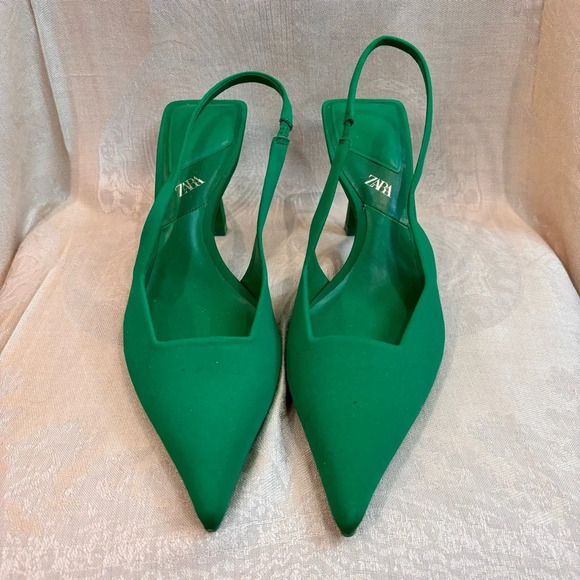 ZARA Sz 41 Kelly Green Pointy Heels Adjustable Buckle Closure Fabric Slingbacks - Picture 3 of 8